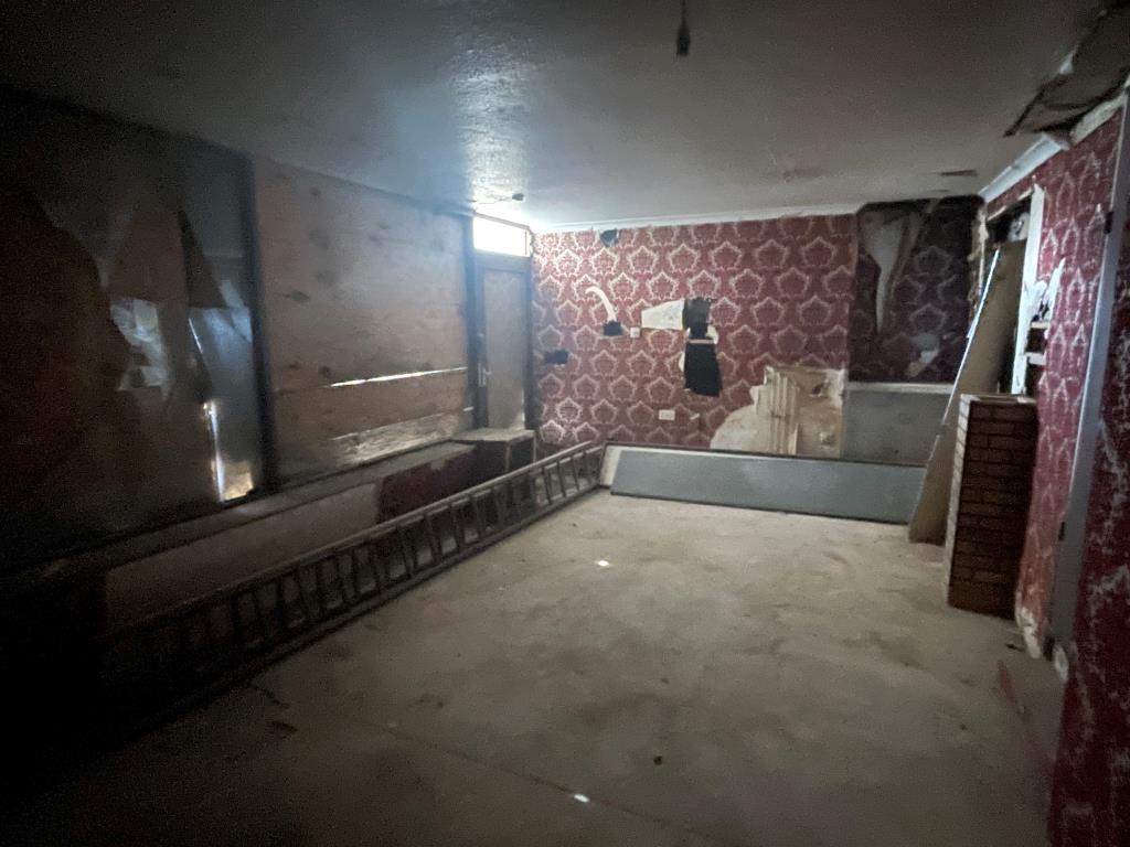 Lot: 63 - FREEHOLD MIXED USE PROPERTY -